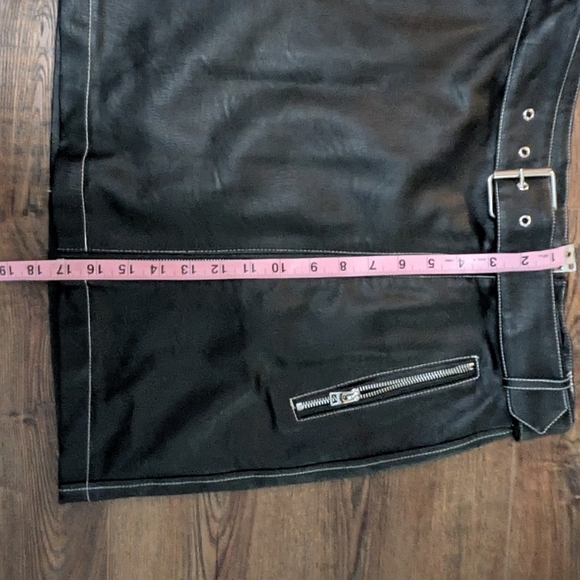 Topshop Black Faux Leather Mini Skirt - Picture 6 of 8
